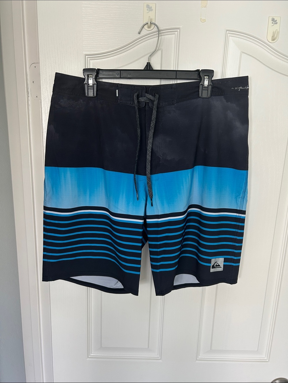 Quiksilver Size 33 Men's Black and Blue Striped Boardshorts